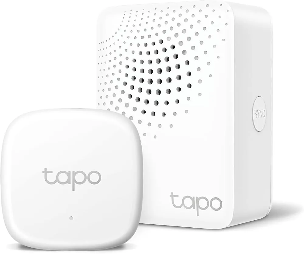 TP-Link Tapo T310 temperature and humidity sensor next to the Tapo H100 smart hub